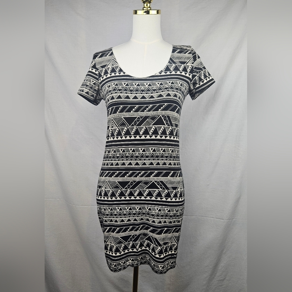 Victorias Secret PINK Womens Sz M Aztrec Print Heart Cut Out Back‎ Bodycon Dress